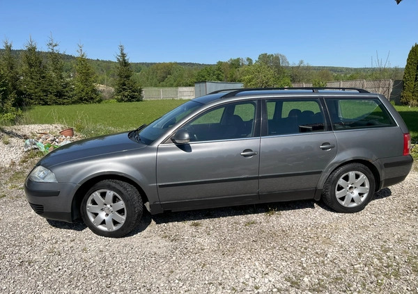 Volkswagen Passat cena 12900 przebieg: 308000, rok produkcji 2005 z Kielce małe 67